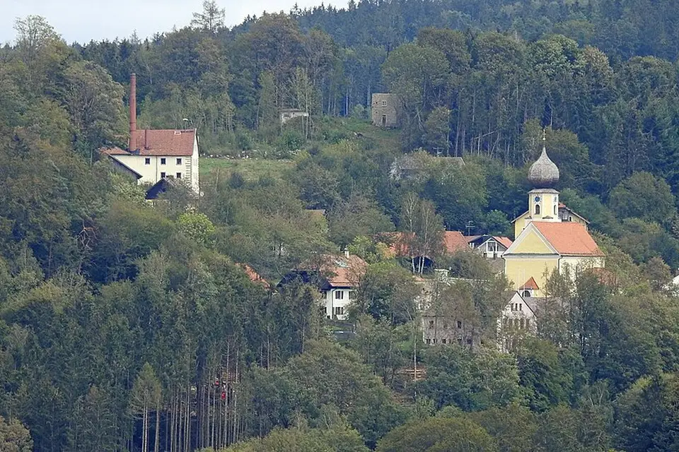 Landschaft und Sehenswürdigkeiten in Bayerischen Wald für Busreise Bayerischer Wald mit Panoramabahn – Reisecheck