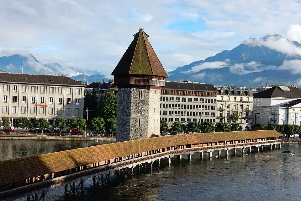 Landschaft und Sehenswürdigkeiten in Vierwaldstättersee für Busreise Vierwaldstättersee mit Panoramabahn – Reisecheck