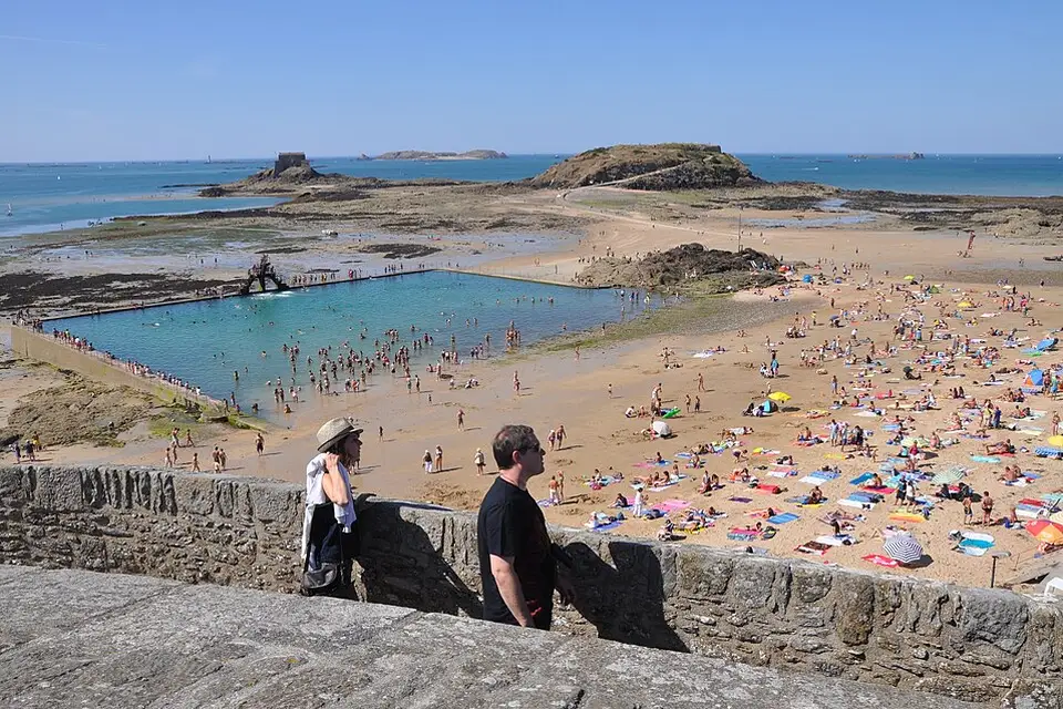 Authentischer Reisemoment in Bretagne – passend zu Busreise Bretagne für Paare – Dauer & Komfort