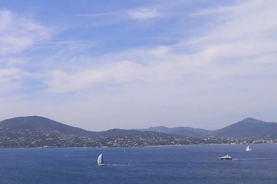 Stimmungsvolle Reiseansicht aus Côte d’Azur für Côte d’Azur – Seniorenreise mit Abholservice