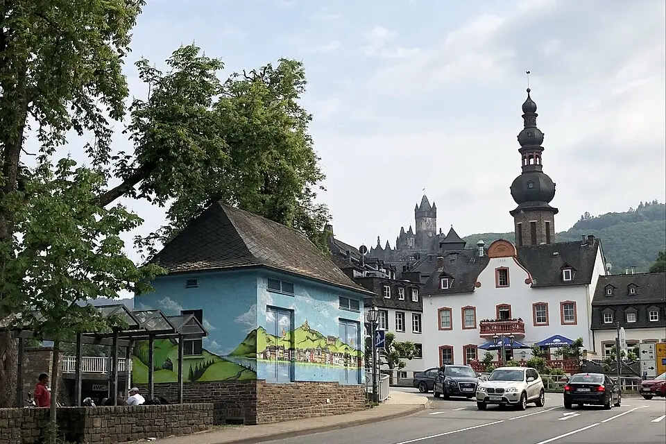 Authentischer Reisemoment in Mosel – passend zu Busreise Mosel ab Frankfurt – Dauer & Komfort