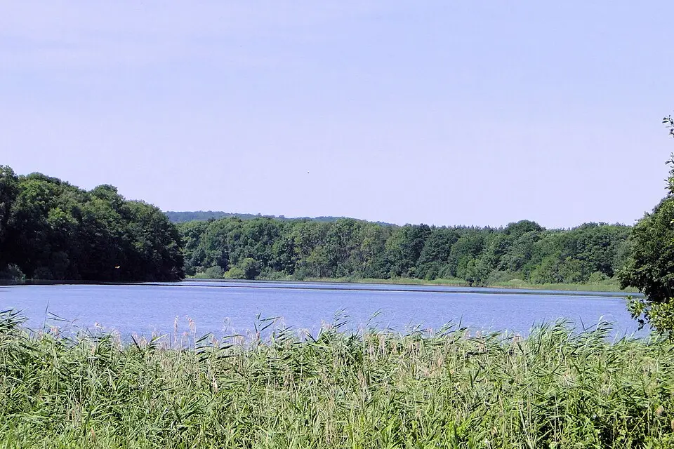 Stimmungsvolle Reiseansicht aus Mecklenburgischen Seenplatte für Busreise Mecklenburgische Seenplatte ab Berlin – Dauer & Komfort