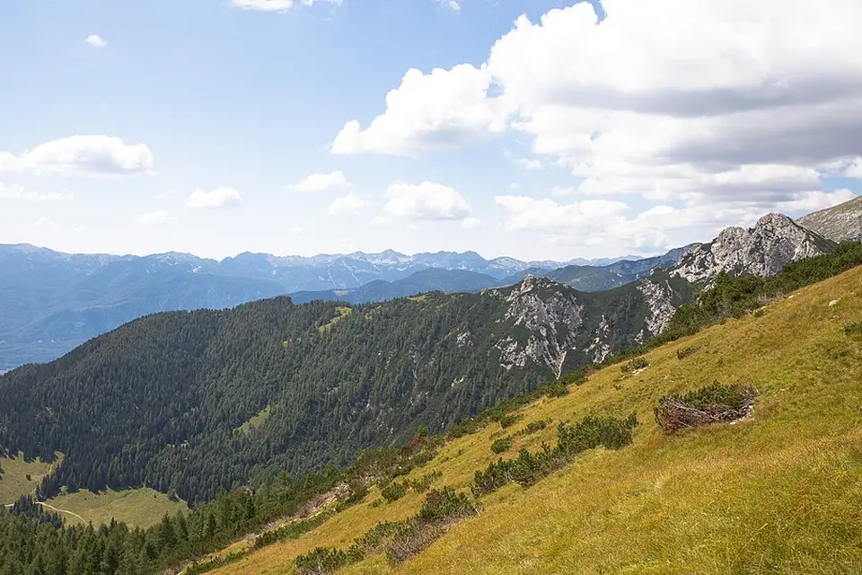 Stimmungsvolle Reiseansicht aus Slowenien für Busreise Slowenien im Herbst – Dauer & Komfort