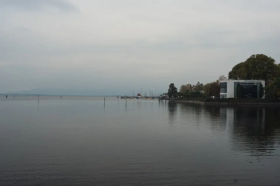 Stimmungsvolle Reiseansicht aus Bodensee für Busreise Bodensee mit Panoramabahn – Reiseguide