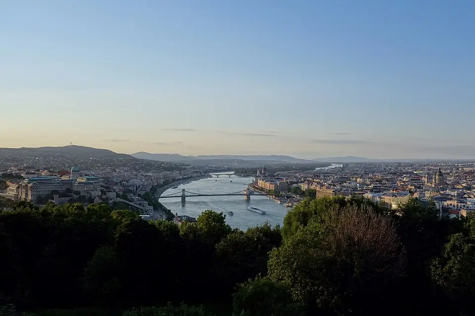 Stimmungsvolle Reiseansicht aus Budapest für Busreise Budapest ab Hamburg – Reiseguide
