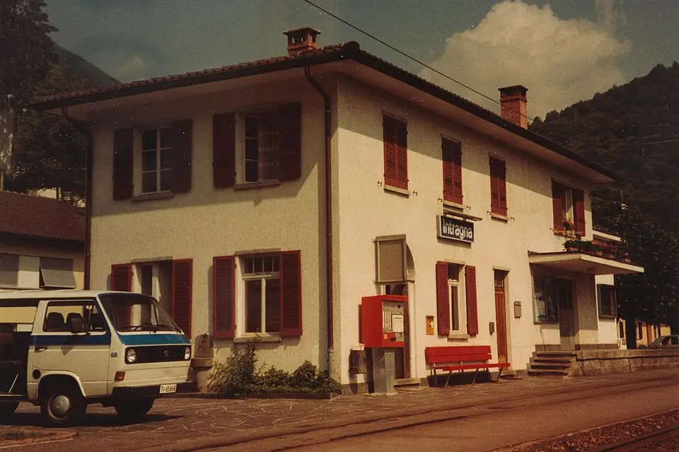 Stimmungsvolle Reiseansicht aus Tessin für Busreise Tessin im Frühling – ehrlich eingeordnet