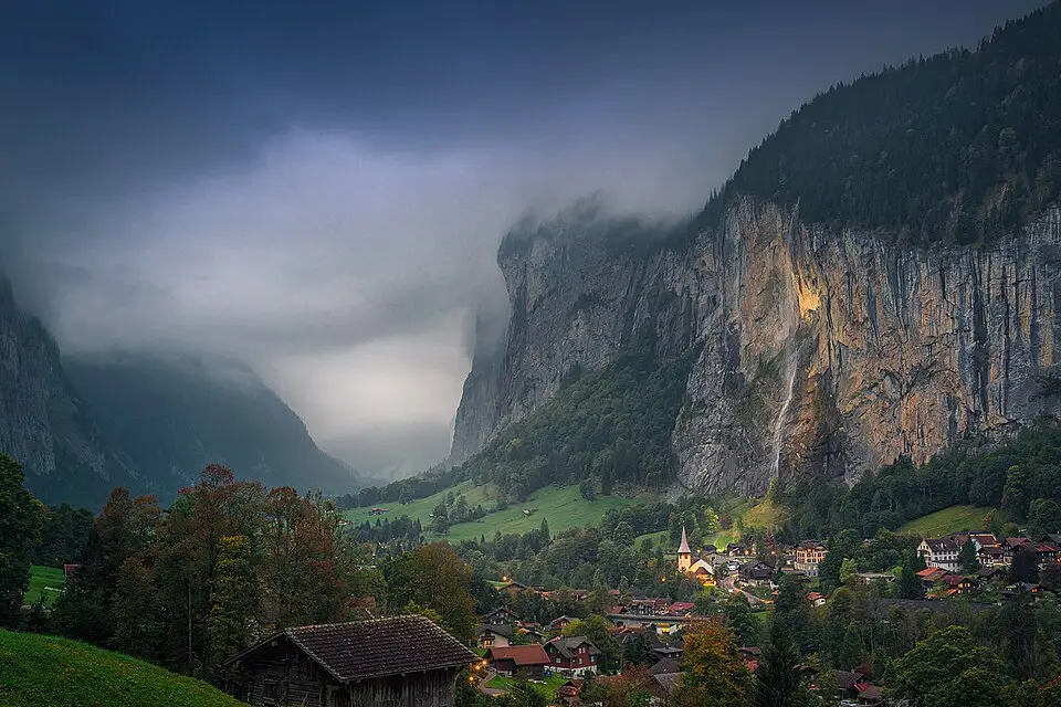 Stimmungsvolle Reiseansicht aus Berner Oberland für Busreise Berner Oberland 5 Tage – Reiseguide