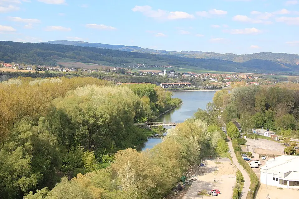 Stimmungsvolle Reiseansicht aus Wachau für Busreise Wachau ohne Nachtfahrt – Tipps zur Auswahl