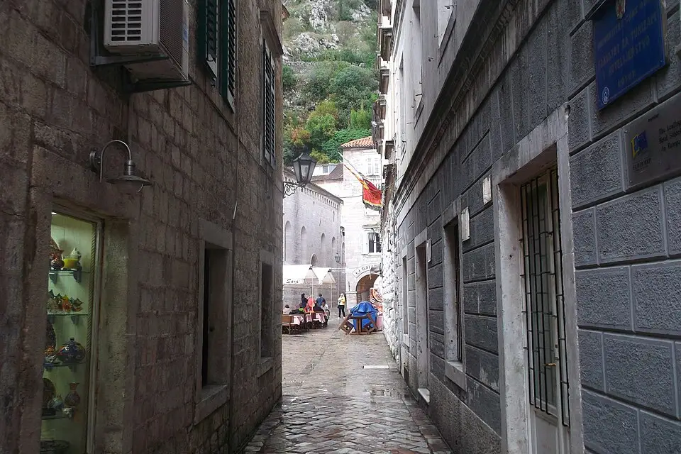 Authentischer Reisemoment in Montenegro – passend zu Busreise Montenegro übers Wochenende – Dauer & Komfort