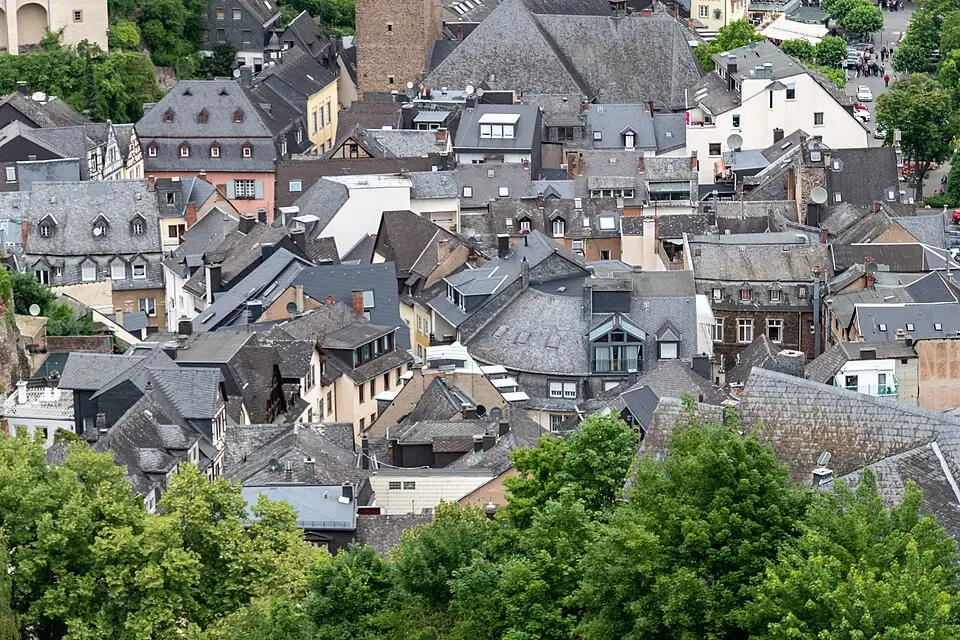 Authentischer Reisemoment in Mosel – passend zu Busreise Mosel im Frühling – Reiseguide