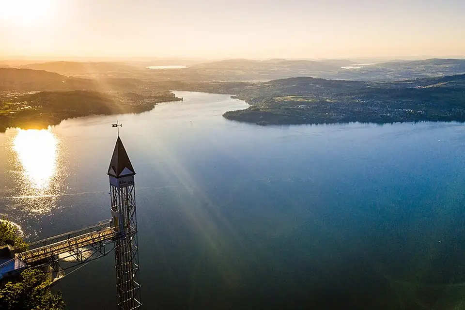 Stimmungsvolle Reiseansicht aus Vierwaldstättersee für Barrierearme Busreise Vierwaldstättersee – Reiseguide