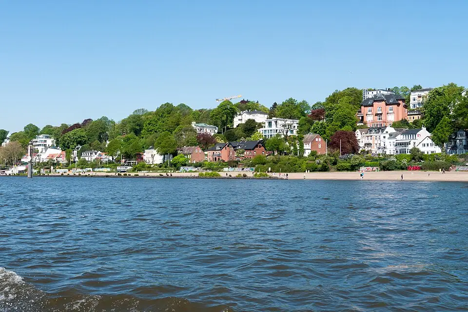 Stimmungsvolle Reiseansicht aus Hamburg für Adventsreise Hamburg mit dem Bus – Tipps zur Auswahl