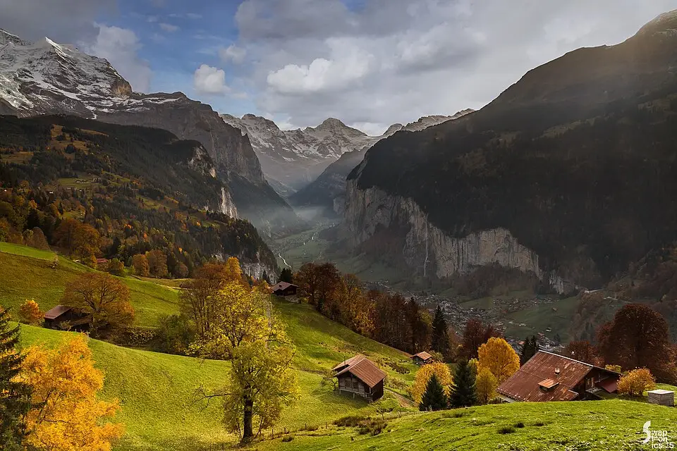 Stimmungsvolle Reiseansicht aus Berner Oberland für Busreise Berner Oberland im Frühling – Reisecheck
