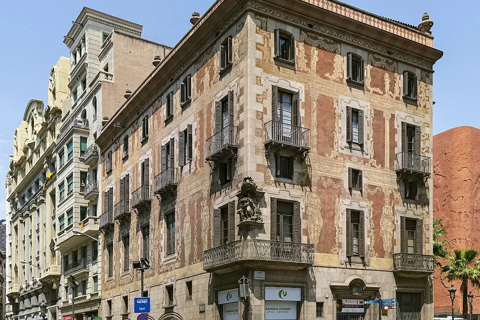 Stimmungsvolle Reiseansicht aus Barcelona für Busreise Barcelona mit Reiseleitung – Route & Leistungen