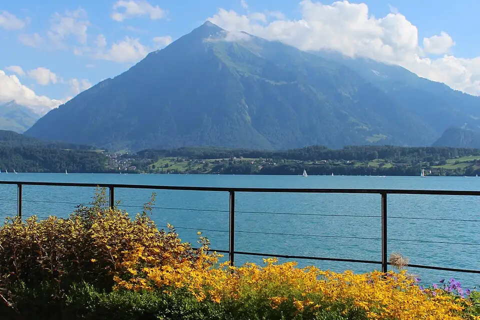 Landschaft und Sehenswürdigkeiten in Berner Oberland für Busreise Berner Oberland mit Panoramabahn – Tipps zur Auswahl