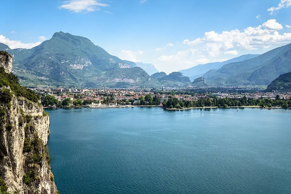 Landschaft und Sehenswürdigkeiten in Gardasee für Busreise Gardasee mit Schifffahrt – Reisecheck