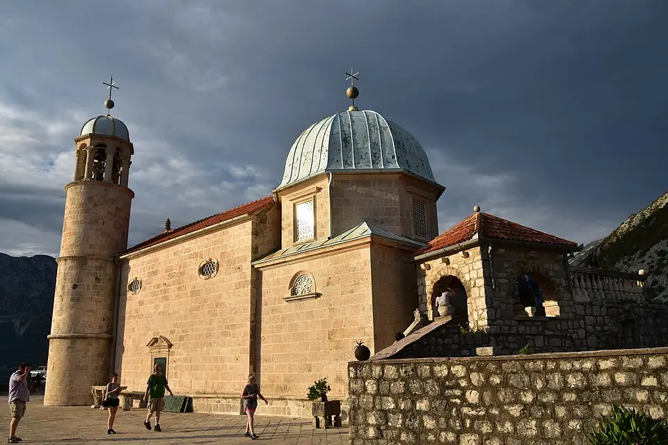 Authentischer Reisemoment in Montenegro – passend zu Silvesterreise Montenegro mit dem Bus – Dauer & Komfort