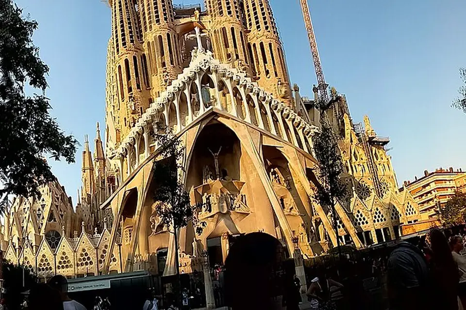 Stimmungsvolle Reiseansicht aus Barcelona für Busreise Barcelona übers Wochenende – Route & Leistungen