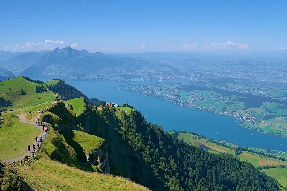 Landschaft und Sehenswürdigkeiten in Vierwaldstättersee für Busreise Vierwaldstättersee ab Hamburg – Dauer & Komfort