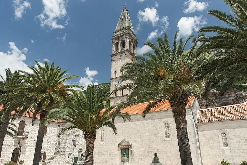 Stimmungsvolle Reiseansicht aus Montenegro für Busreise Montenegro ab NRW – Tipps zur Auswahl