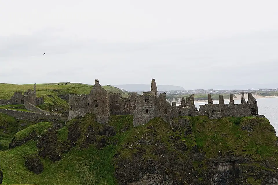 Stimmungsvolle Reiseansicht aus Irland für Barrierearme Busreise Irland – Dauer & Komfort