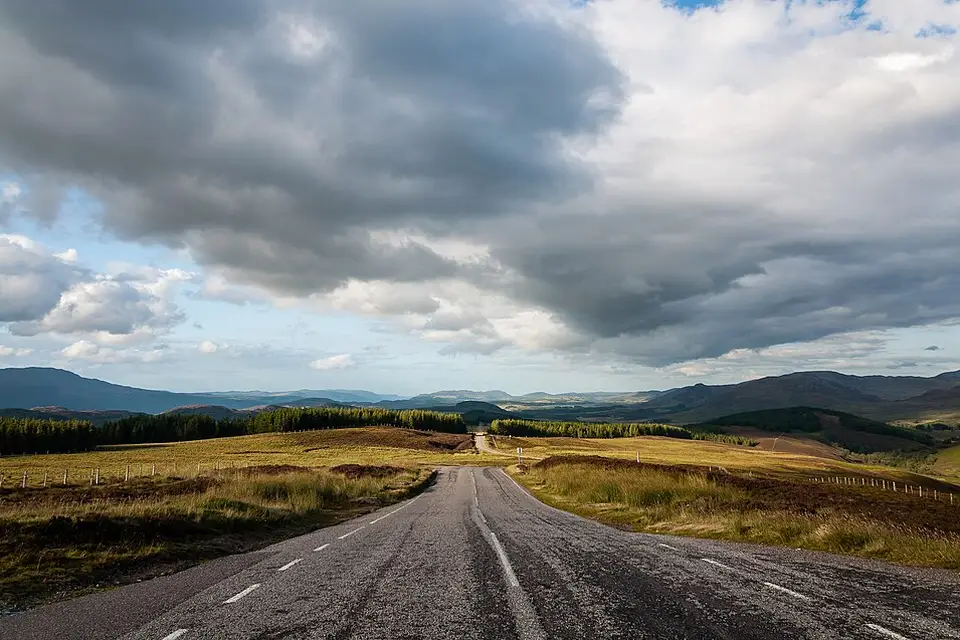 Stimmungsvolle Reiseansicht aus Schottland für Busreise Schottland mit Reiseleitung – ehrlich eingeordnet