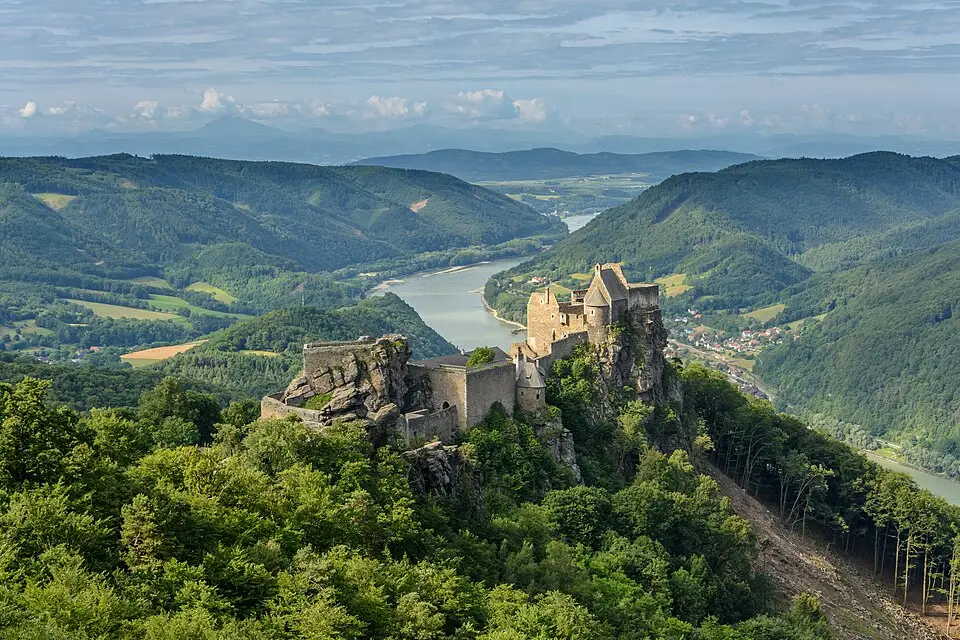 Stimmungsvolle Reiseansicht aus Wachau für Kurzreise Wachau mit dem Bus – Route & Leistungen