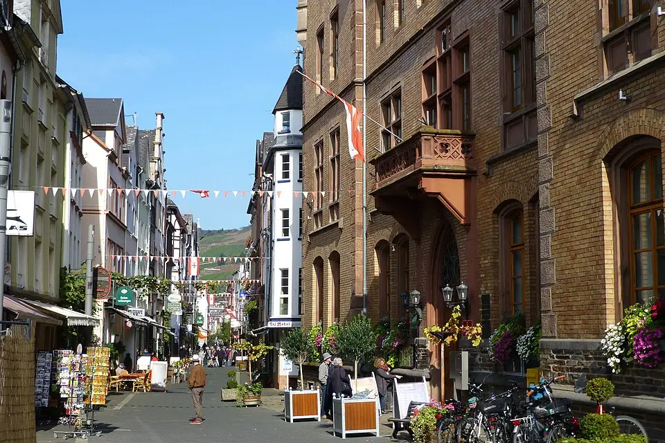 Authentischer Reisemoment in Mosel – passend zu Busreise Mosel im Winter – Reiseguide