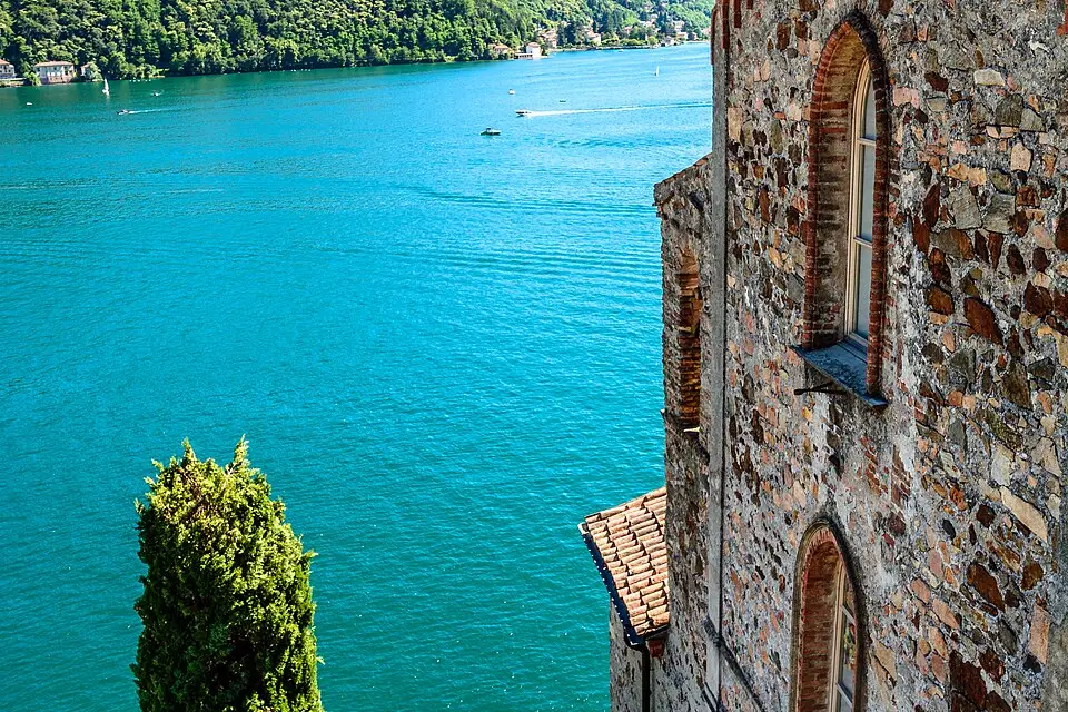 Stimmungsvolle Reiseansicht aus Tessin für Barrierearme Busreise Tessin – Reisecheck