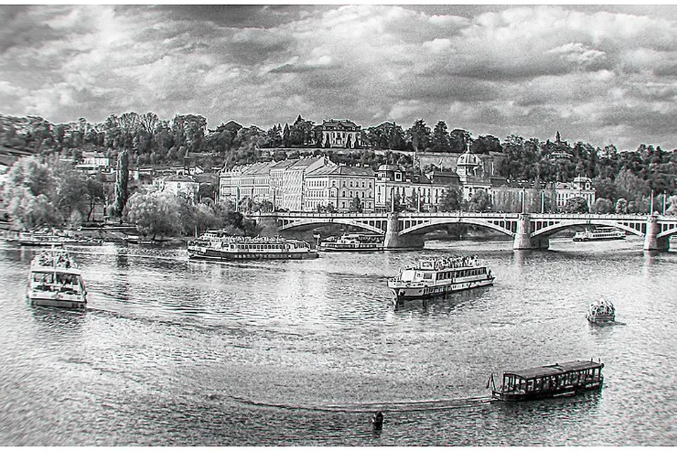 Authentischer Reisemoment in Prag – passend zu Busreise Prag mit Halbpension – Dauer & Komfort