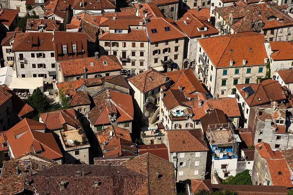 Stimmungsvolle Reiseansicht aus Montenegro für Busreise Montenegro mit wenig Gehstrecke – Reisecheck