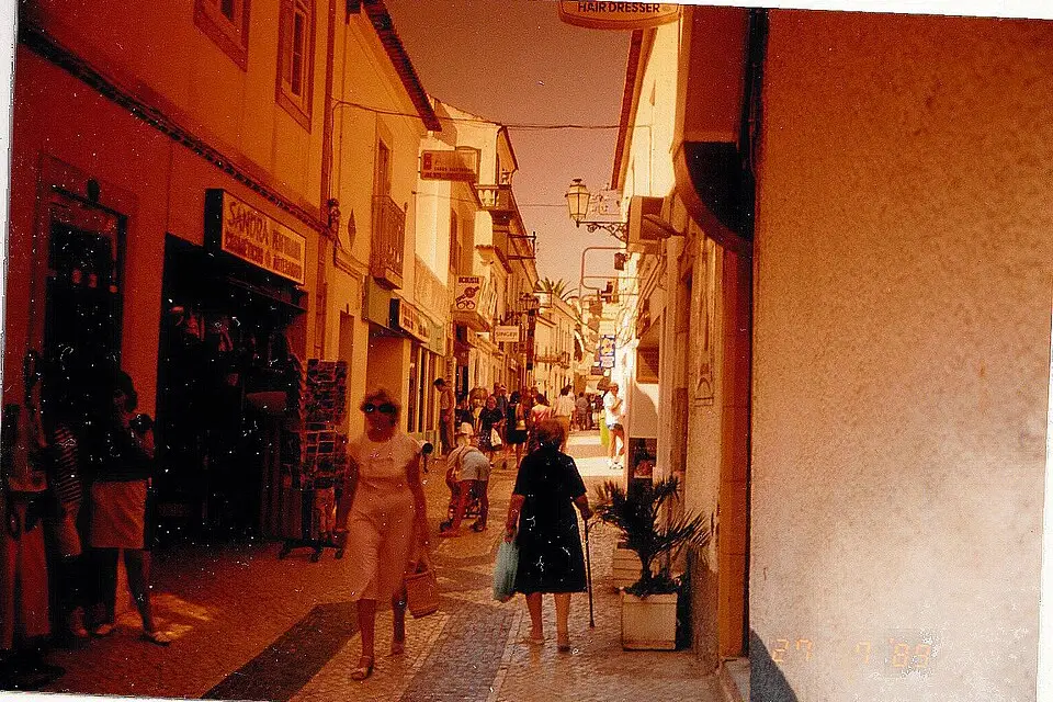 Authentischer Reisemoment in Algarve – passend zu Busreise Algarve für Familien – Route & Leistungen