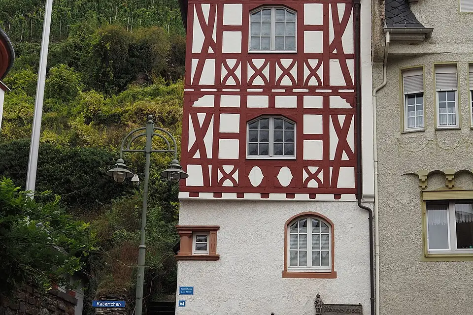 Stimmungsvolle Reiseansicht aus Mosel für Busreise Mosel 10 Tage – Route & Leistungen