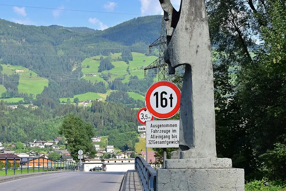 Authentischer Reisemoment in Zillertal – passend zu Busreise Zillertal mit Halbpension – Reisecheck
