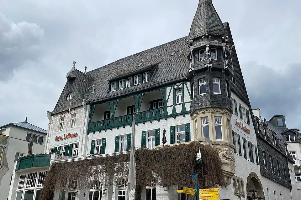 Authentischer Reisemoment in Mosel – passend zu Busreise Mosel im Sommer – Route & Leistungen