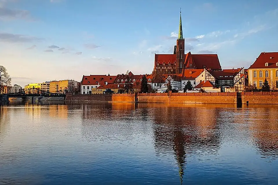 Stimmungsvolle Reiseansicht aus Breslau für Weihnachtsreise Breslau mit dem Bus – ehrlich eingeordnet