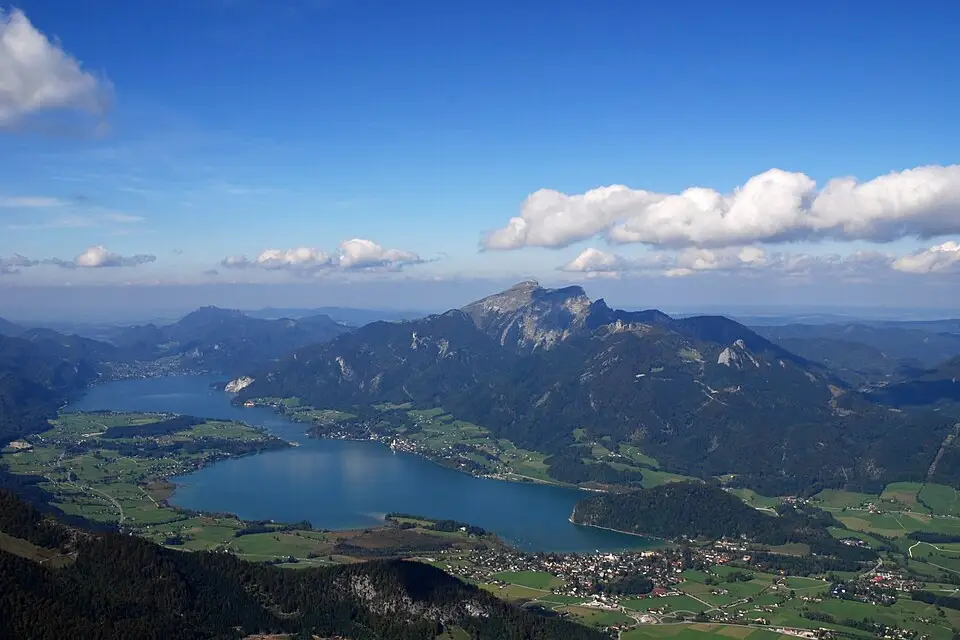 Stimmungsvolle Reiseansicht aus Salzkammergut für Busreise Salzkammergut mit Halbpension – ehrlich eingeordnet
