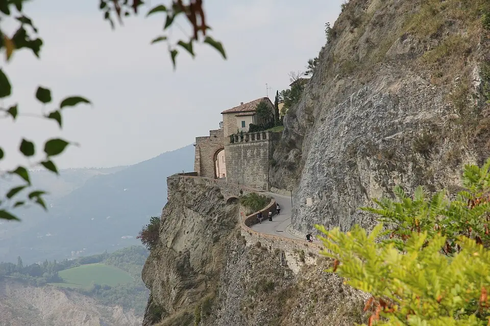 Stimmungsvolle Reiseansicht aus Emilia Romagna für Busreise Emilia-Romagna für Familien – Dauer & Komfort
