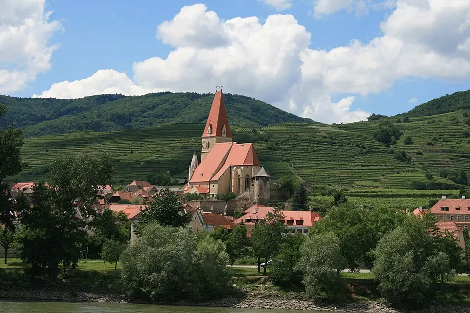 Stimmungsvolle Reiseansicht aus Wachau für Busreise Wachau in kleiner Gruppe – Tipps zur Auswahl