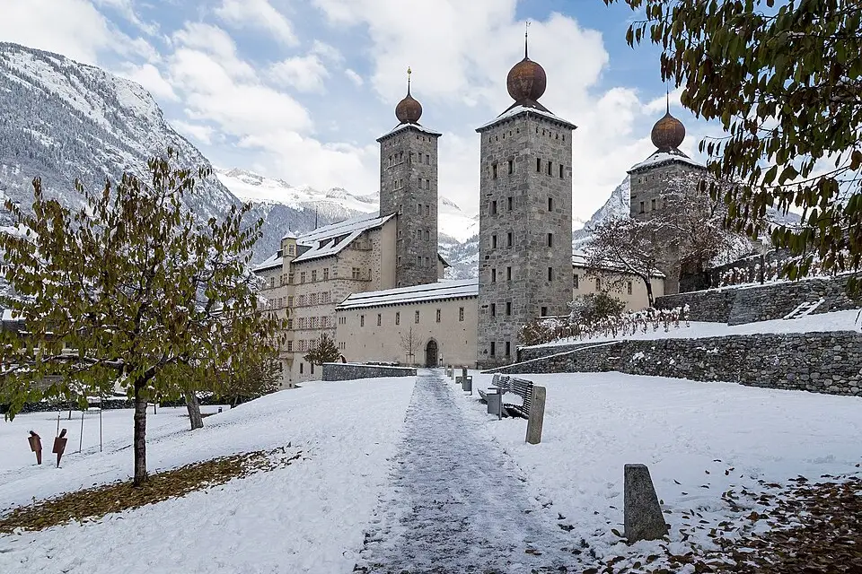 Stimmungsvolle Reiseansicht aus Wallis für Kulturreise Wallis mit dem Bus – ehrlich eingeordnet