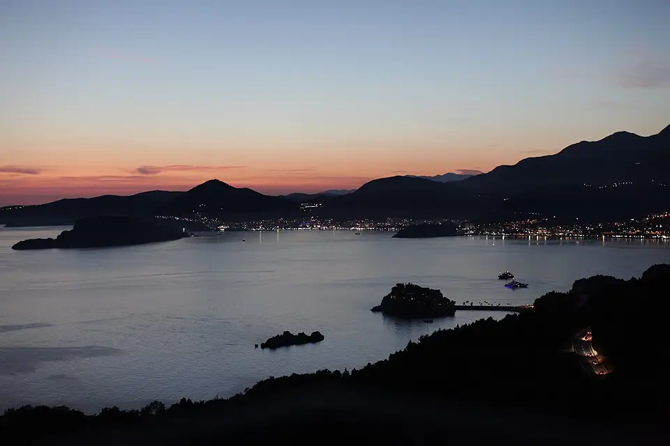 Stimmungsvolle Reiseansicht aus Montenegro für Busreise Montenegro 5 Tage – Dauer & Komfort