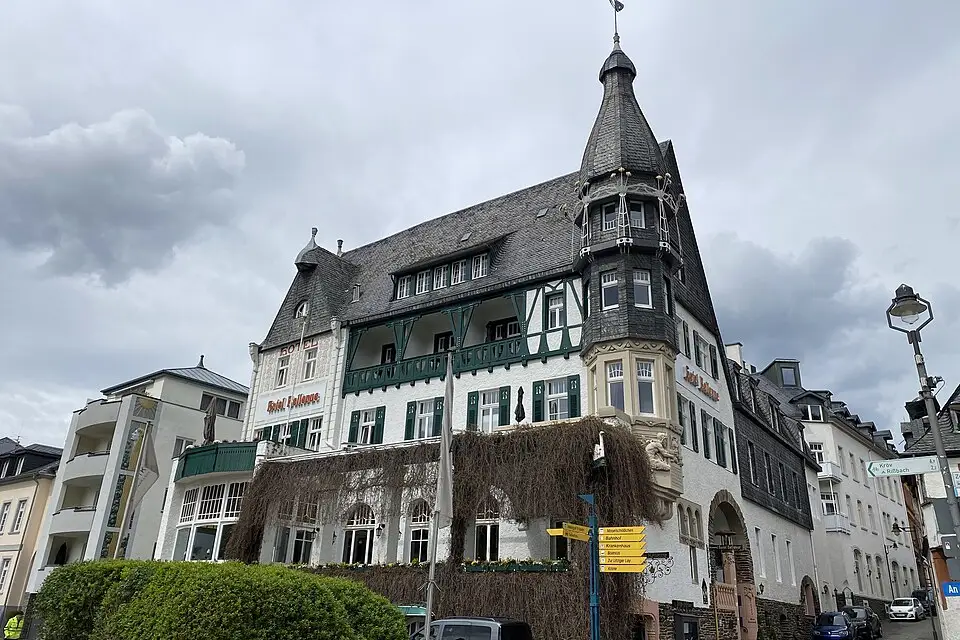 Landschaft und Sehenswürdigkeiten in Mosel für Busreise Mosel im Sommer – Route & Leistungen