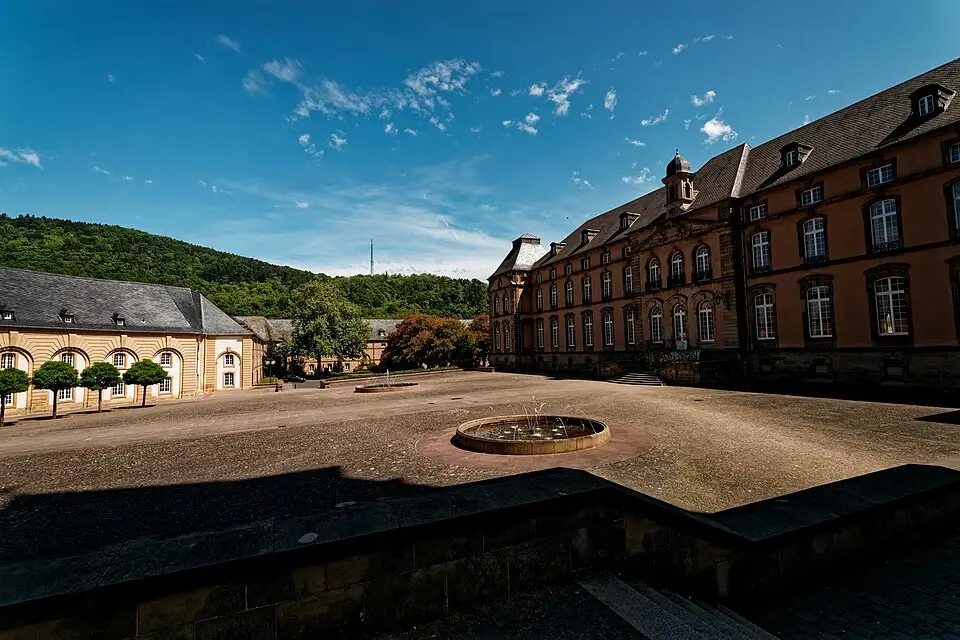 Stimmungsvolle Reiseansicht aus Luxemburg für Busreise Luxemburg mit 4-Sterne-Hotel – ehrlich eingeordnet