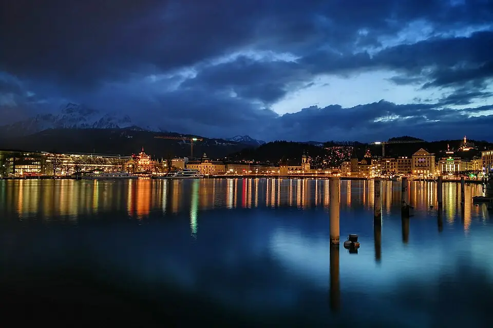 Stimmungsvolle Reiseansicht aus Vierwaldstättersee für Busreise Vierwaldstättersee ab Frankfurt – Reisecheck