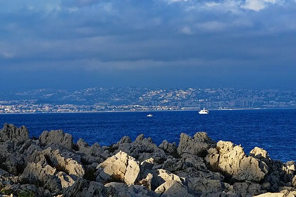 Authentischer Reisemoment in Côte d’Azur – passend zu Naturreise Côte d’Azur mit dem Bus – Tipps zur Auswahl