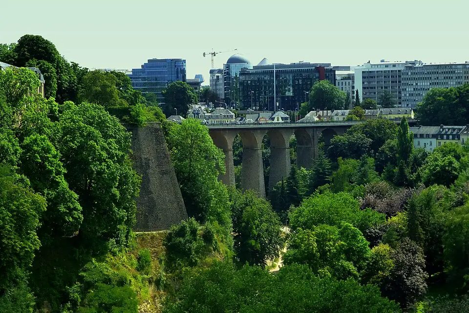Landschaft und Sehenswürdigkeiten in Luxemburg für Busreise Luxemburg für Senioren – Route & Leistungen