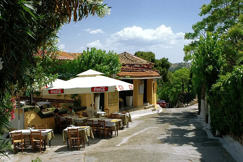 Authentischer Reisemoment in Athen – passend zu Busreise Athen mit wenig Gehstrecke – Reisecheck