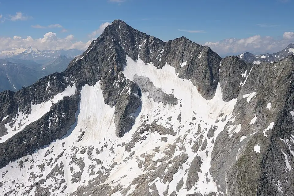 Stimmungsvolle Reiseansicht aus Tirol für Busreise Tirol im Winter – Reiseguide