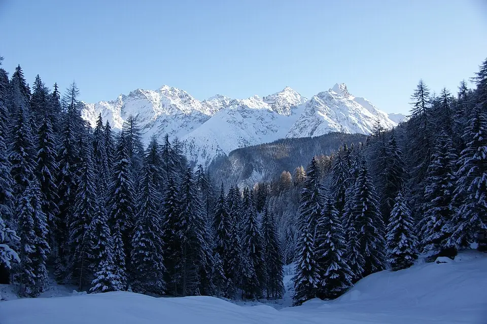 Landschaft und Sehenswürdigkeiten in Engadin für Busreise Engadin ab Frankfurt – Tipps zur Auswahl