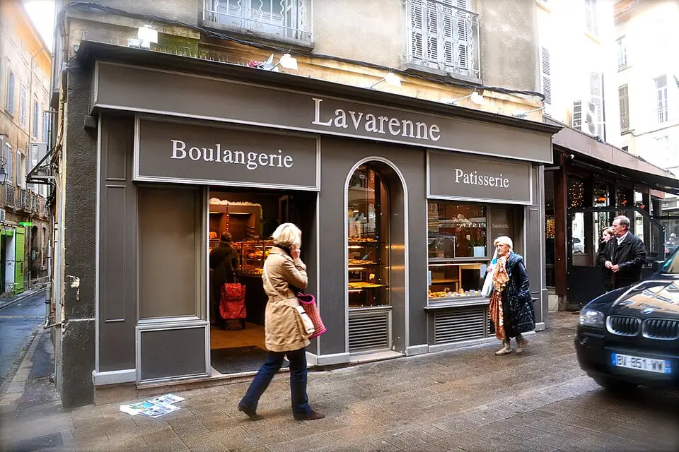 Authentischer Reisemoment in Provence – passend zu Busreise Provence Angebote vergleichen – Dauer & Komfort